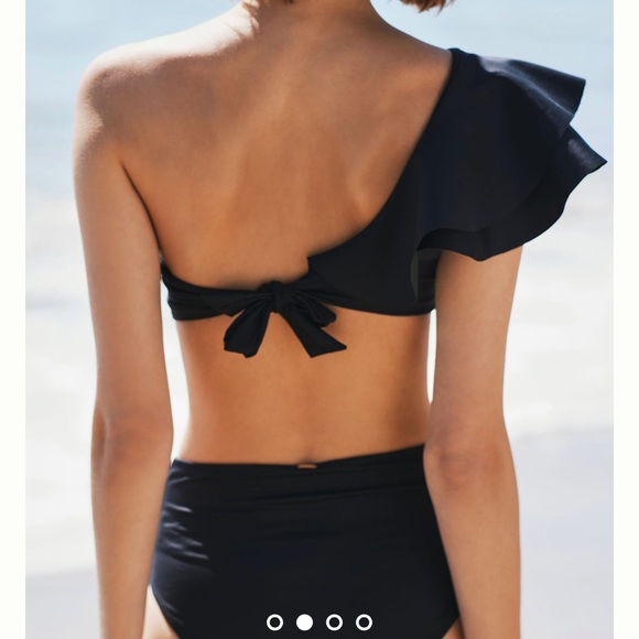 NWT Boamar Ruffled One-Shoulder Bikini Top
Size L - Picture 3 of 5